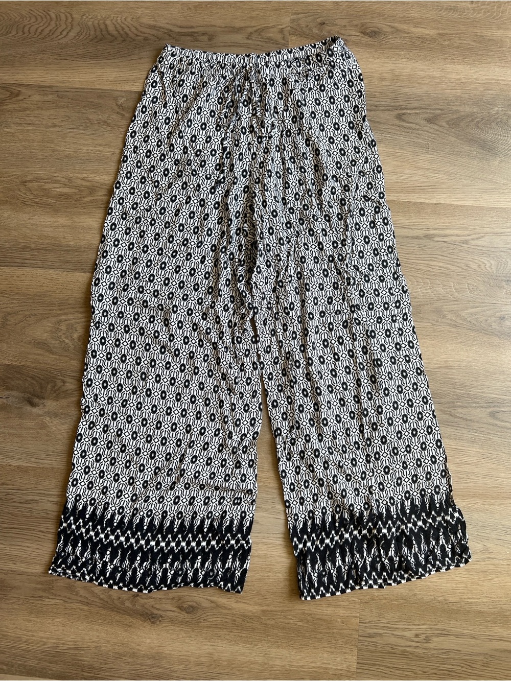 bobeau Black & White Wide-Leg Patterned Pants